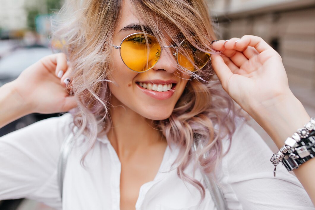 Jak wybrać idealne okulary przeciwsłoneczne dla swojego typu twarzy?